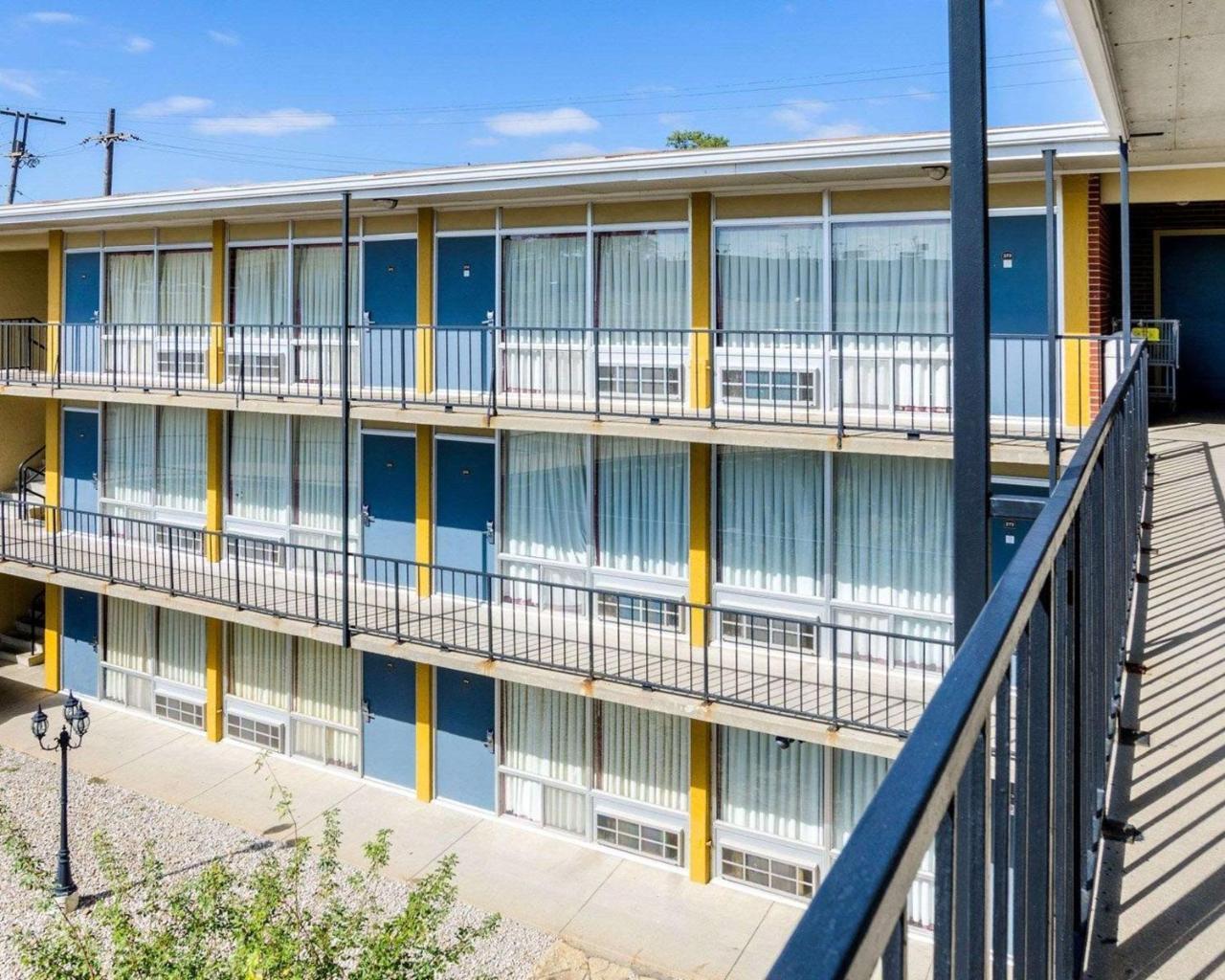 Econo Lodge Topeka Exterior foto